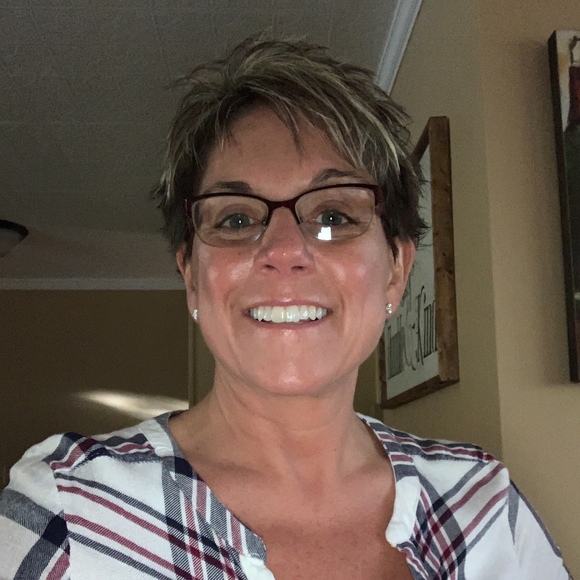 Meet your Posher, Tricia - Picture 1 of 1